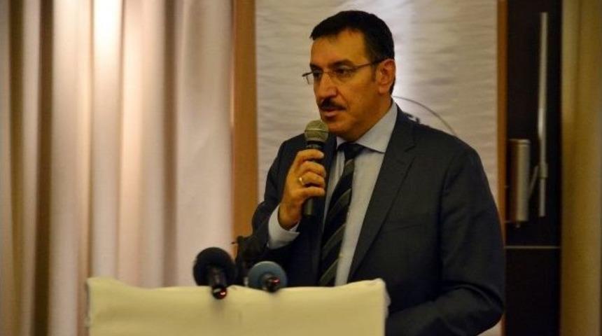 Bakan T&uuml;fenkci&rsquo;den Ter&ouml;rle M&uuml;cadelede Kararlılık Mesajı