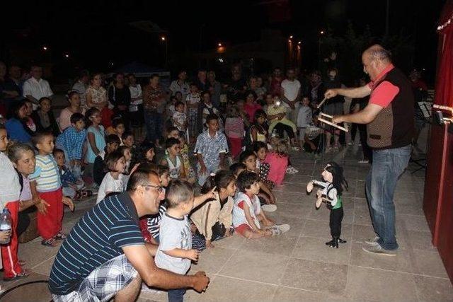 Didim’de İftar Sonrası Kukla Gösterisi Çocukları Eğlendirdi