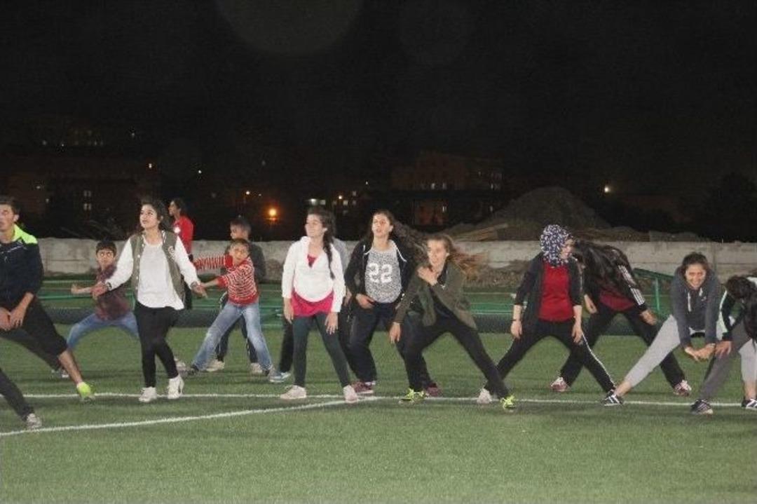 Hakkari&rsquo;de Halaylı Spor Etkinliği