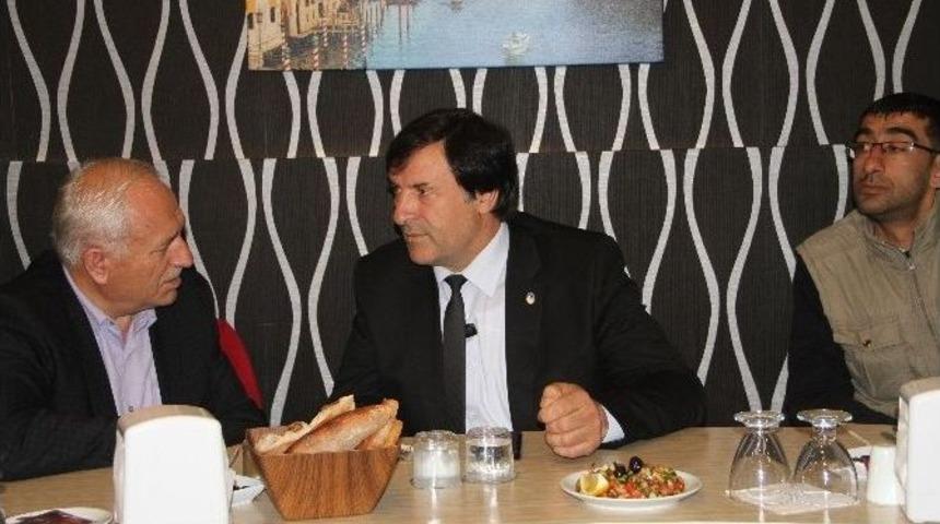 Rekt&ouml;r Adayı Halim Kazan, Basınla Bir Araya Geldi