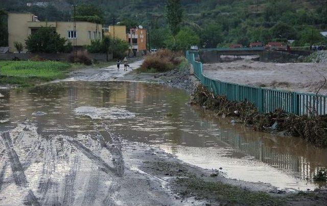 Hatay’da Şiddetli Yağış Sele Neden Oldu