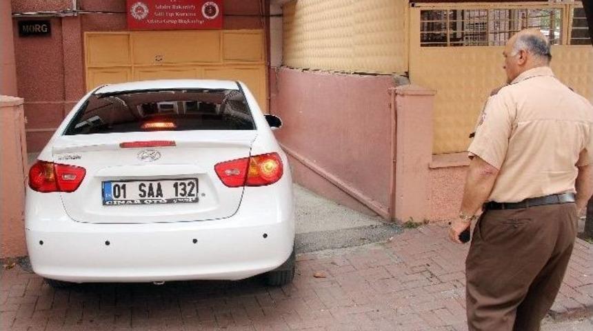 Suriyeli S&uuml;r&uuml;c&uuml; Otomobilini Morg &Ouml;n&uuml;ne Park Etti