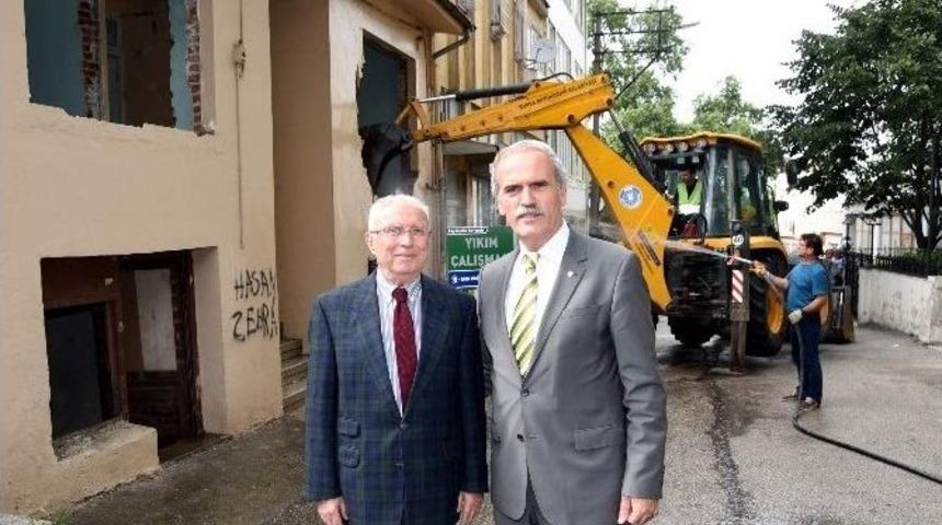 Başkan Altepe, Okuduğu Okulu Yeniliyor, &Ccedil;evresini Genişletiyor