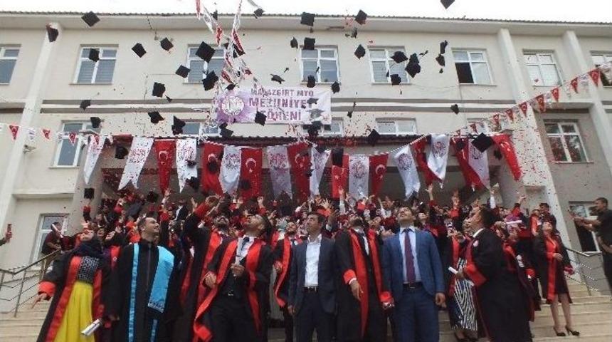 Malazgirt Meslek Y&uuml;ksekokulu&rsquo;nda Mezuniyet T&ouml;reni