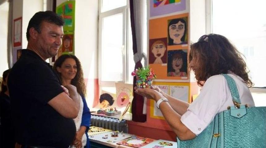 Başkan Akın, Yılsonu Sergisini Gezdi