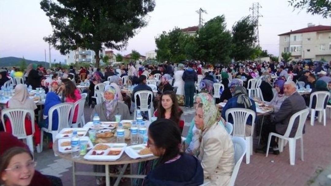 Osmaneli Belediyesi&rsquo;nin Sokak İftarları