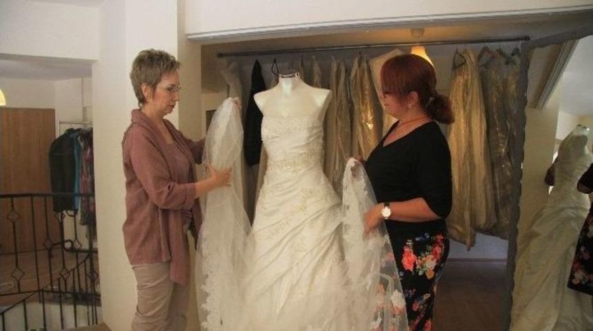 (&ouml;zel Haber) 10 Bin Lira Değerindeki Gelinlikler 300 Lira