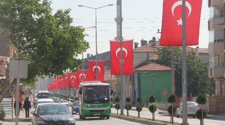 Bolu&rsquo;nun S&uuml;mer Mahallesi T&uuml;rk Bayraklarıyla Donatıldı