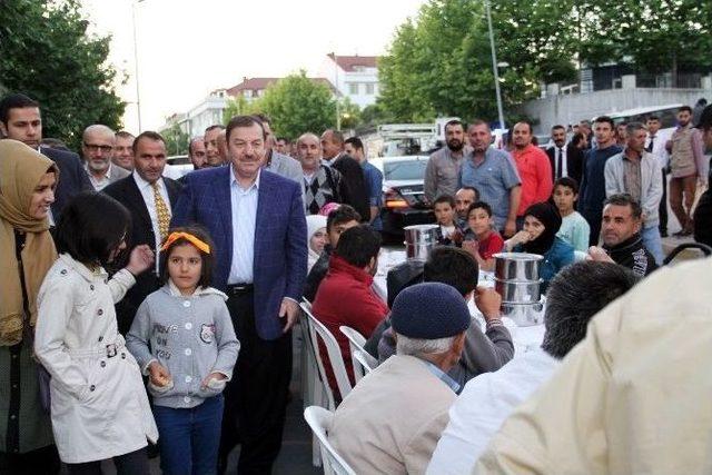 Esenyurt’ta Gönül Sofraları Kuruldu