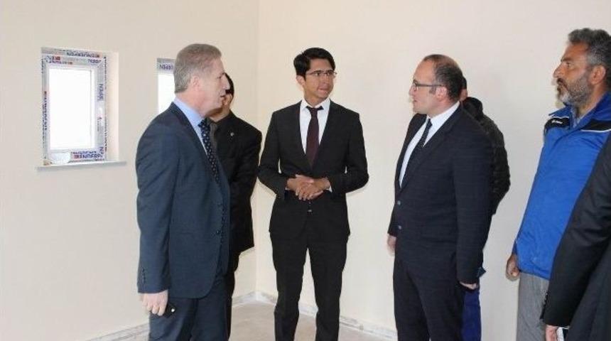 Vali G&uuml;l, Kavak K&ouml;y&uuml;nde Yapımı Devam Eden Okul İnşaatını İnceledi
