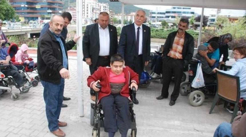 Engelli Gence Ak&uuml;l&uuml; Tekerlekli Sandalye Yardımı