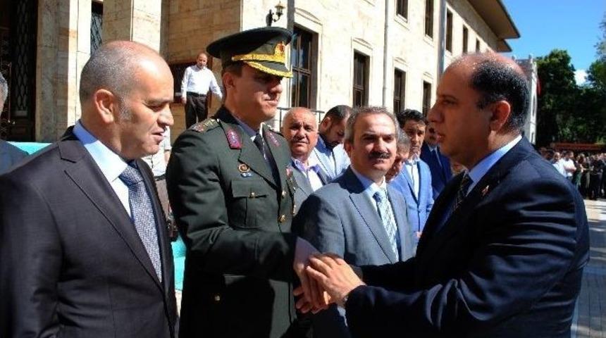 Vali &Ccedil;omaktekin Uğurlandı