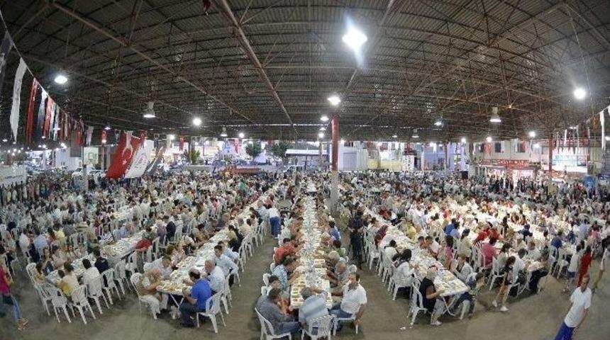 Muratpaşa Belediyesi&rsquo;nin İftar Sofraları Devam Ediyor