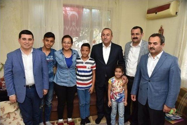 Bakan Çavuşoğlu, Kepezli Vatandaşları Ziyaret Etti