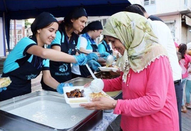 Büyükşehir İftar Sofralarına Yoğun İlgi