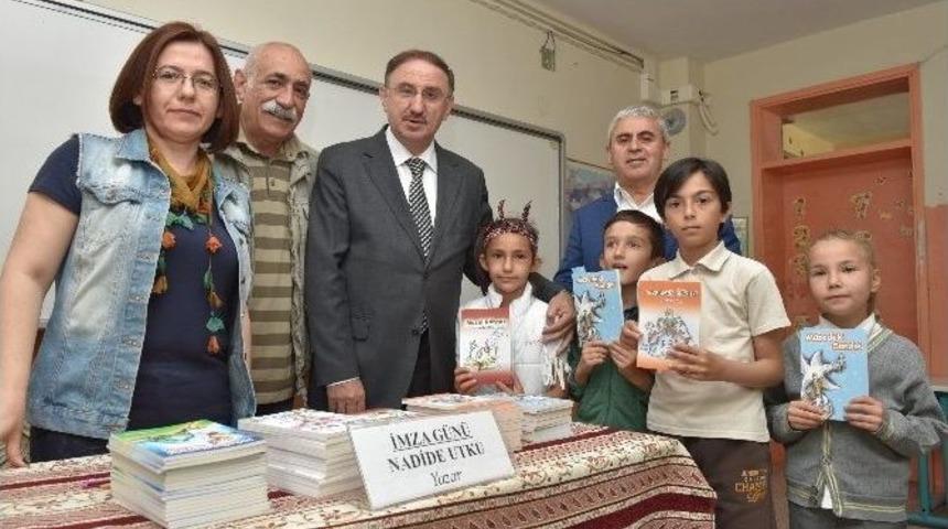 Kırsaldaki &Ouml;ğrenciler Kitapla Buluşuyor