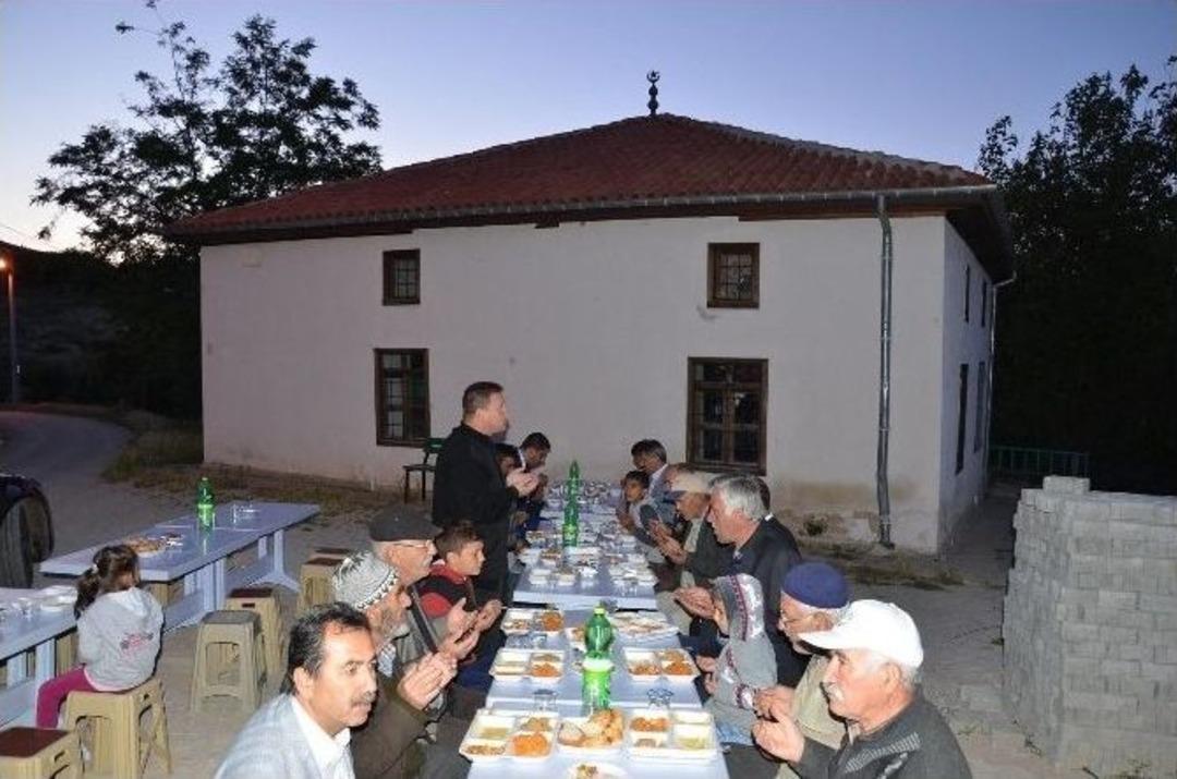 G&uuml;ny&uuml;z&uuml; Belediyesi&rsquo;nden Her G&uuml;n Bir Mahallede İftar Yemeği