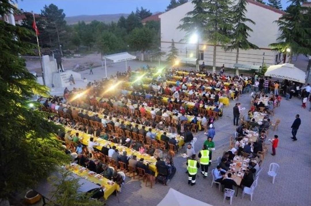Beylikova&rsquo;lılar İftar Sofralarında Bir Araya Geliyorlar
