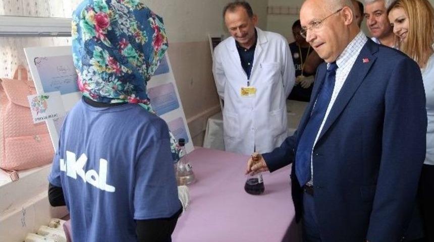 Yenimahalle Belediye Başkanı Yaşar, &Ouml;ğrencilerin Projelerini İnceledi