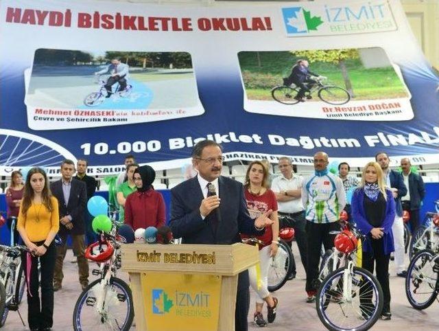 Bakan Özhaseki Bisiklet Dağıtım Törenine Katıldı