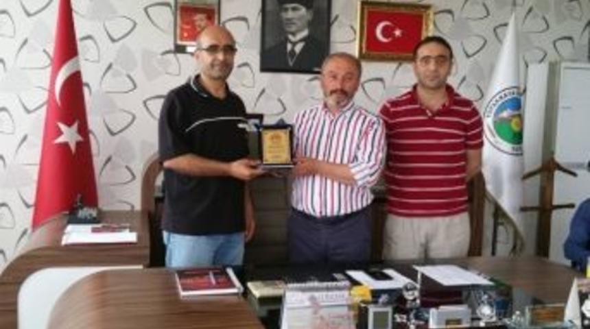 Başkan Akbulut&rsquo;a Teşekk&uuml;r Plaketi