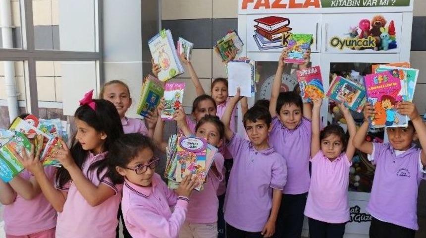 Fatih İlkokulu &Ouml;ğrencilerinden Oyuncak Ve Kitap Kampanyasına Destek