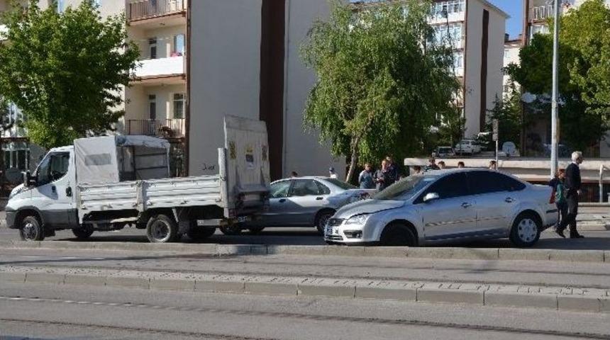 Trafik Işıklarında Zincirleme Kaza