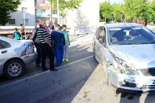 Trafik Işıklarında Zincirleme Kaza