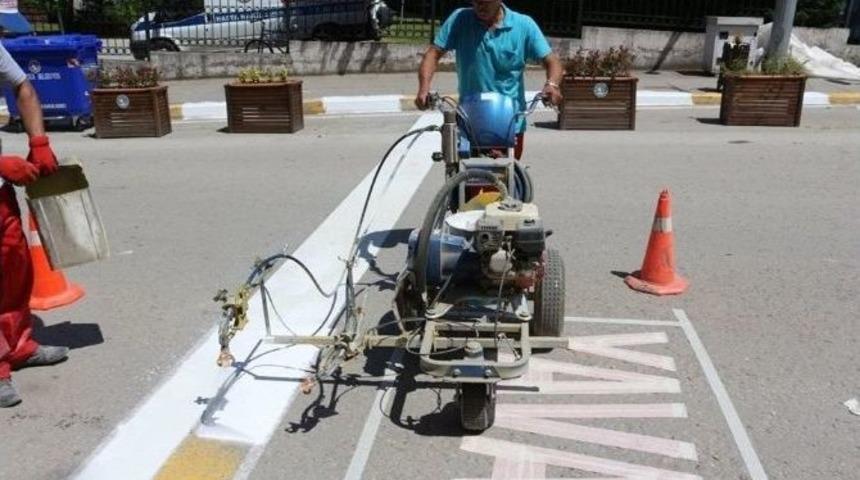 Trafik Zabıta Ekiplerince Yol &Ccedil;izgileri Yenilendi