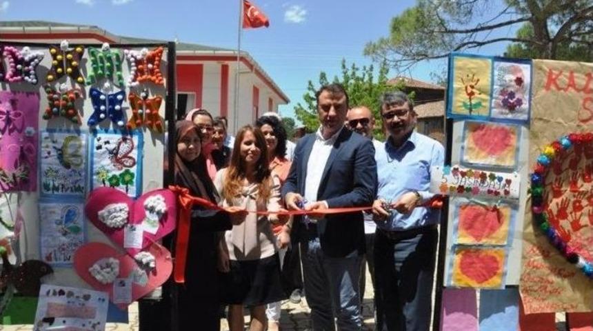 Minik &Ouml;ğrenciler Eserlerini Sergiledi