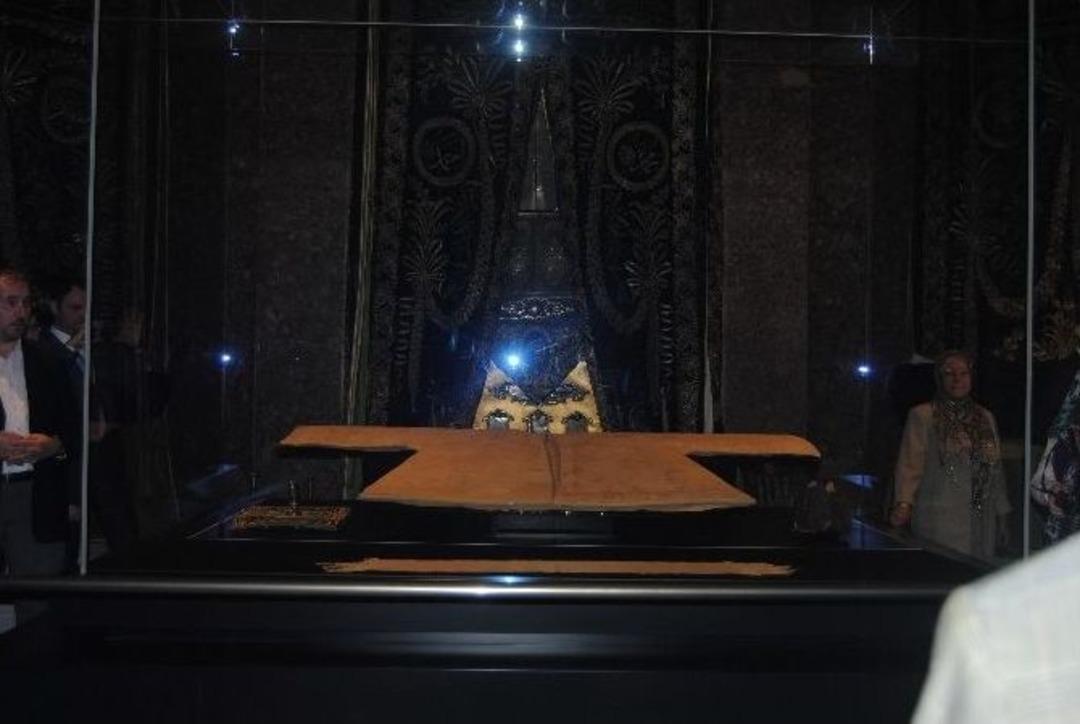 Hırka-i Şerif Ziyarete A&ccedil;ıldı