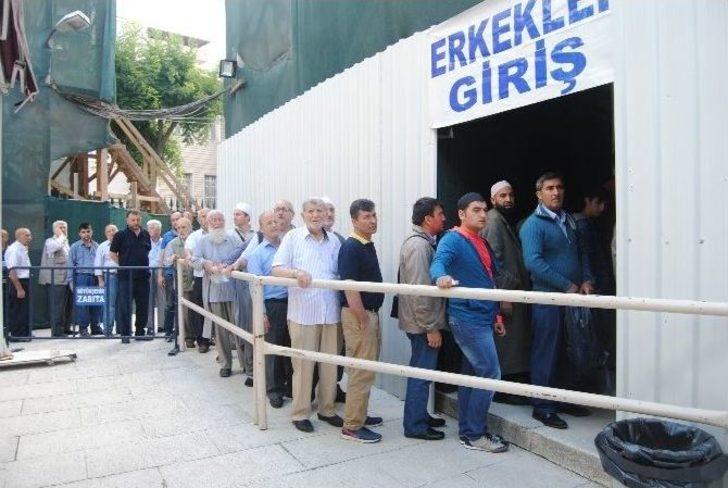 Hırka-i Şerif Ziyarete Açıldı G1