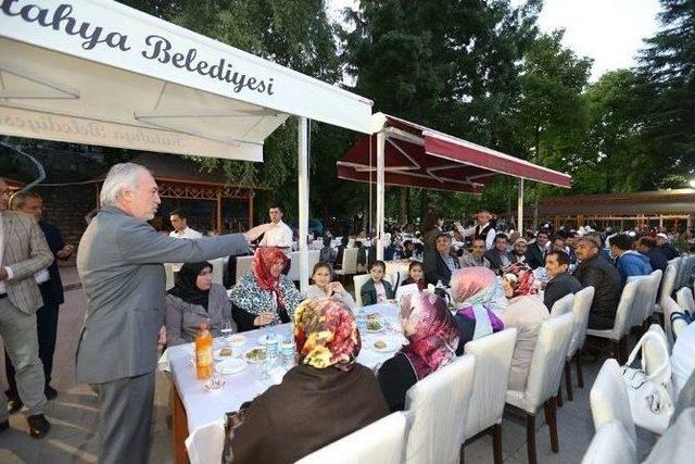 Kamil Saraçoğlu’ndan Belediye Personeline İftar