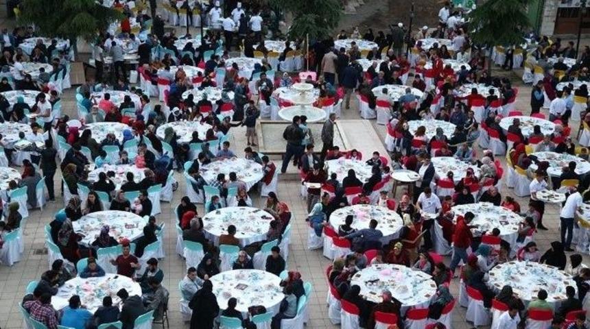 Kocaali&rsquo;de Kardeşlik Sofraları Kuruldu