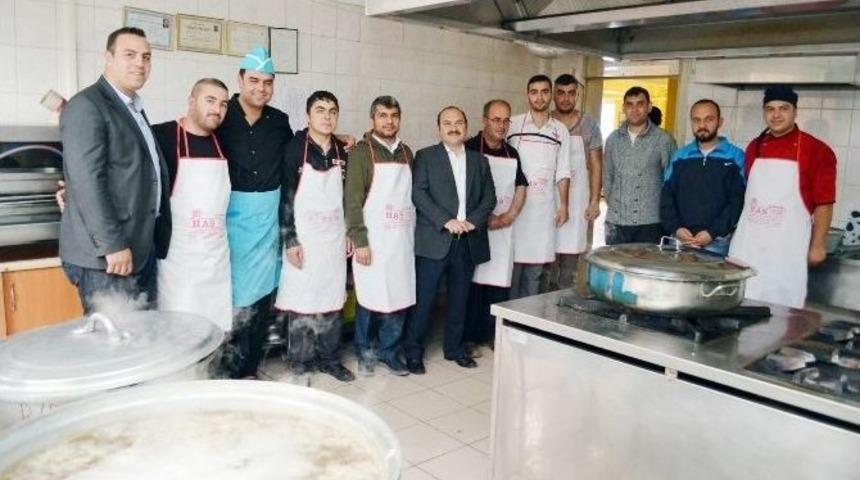 Alaca Belediyesi&rsquo;nden 3 Bin 500 Kişiye Sıcak Yemek