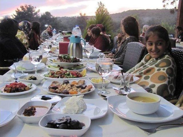 Araban Kaymakamı Cuma Emeç, Şehit Aileleri İle Gazilerle İftar Yemeğinde Buluştu