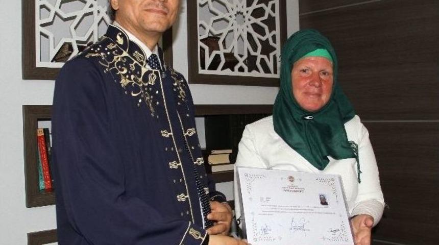 Alman Hasta Bakıcı İslamiyeti Seçti