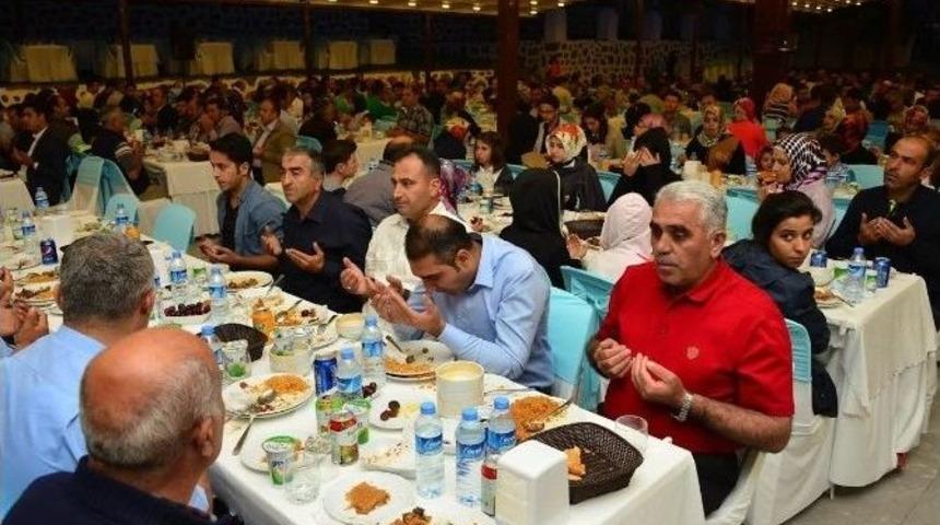 Belediye Başkanı Polat, Personeli İle İftar Yemeğinde Buluştu