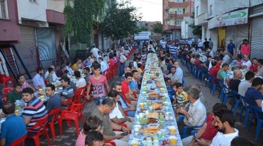 İnşaat İş&ccedil;ileri Ve Marangozcular İftar Yemeğinde Buluştu