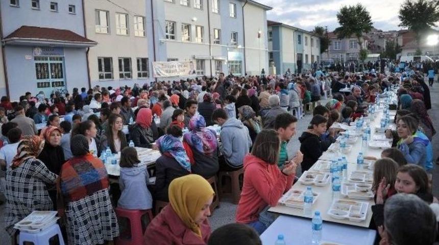 Boz&uuml;y&uuml;k&rsquo;te Mahalle İftarları