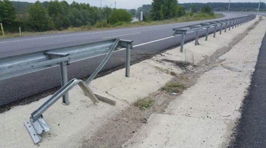 Bariyerleri S&ouml;k&uuml;p Ge&ccedil;it Yaptılar