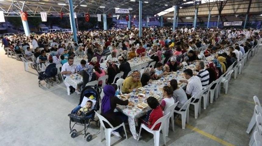Denizli Fatih Mahallesi’nde İftar Sofrası Kuruldu