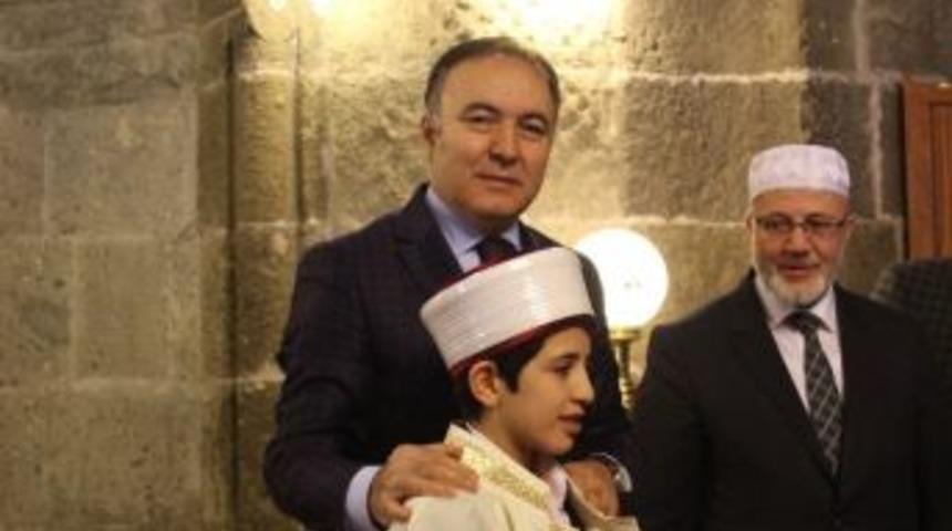 Vali Altıparmak Cuma Hutbesi İle Erzurumlulardan Helallik İstedi