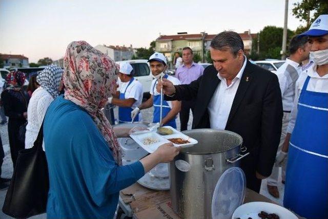 Başkan Çerçi İftarını Mesir’de Vatandaşla Birlikte Açtı