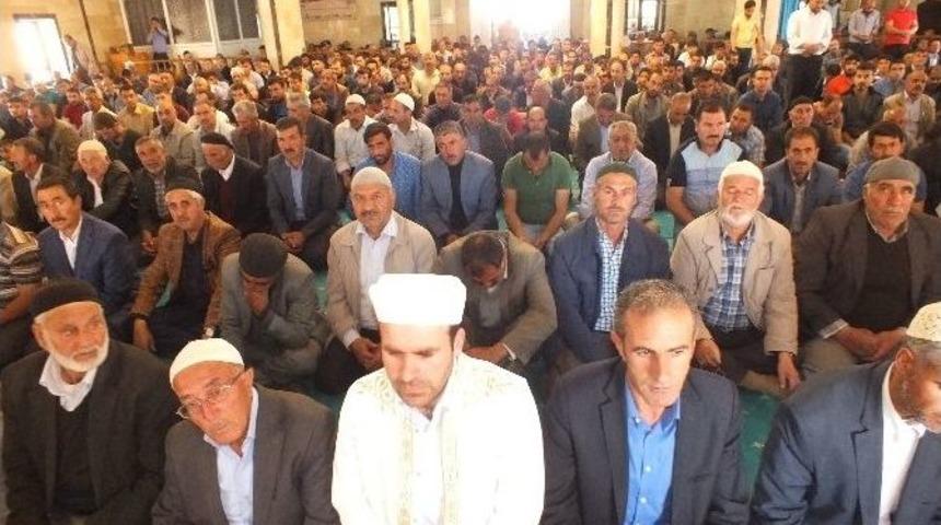 Malazgirt&rsquo;te Camiler Doldu Taştı