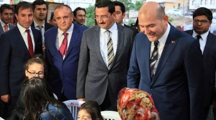 Bakan Soylu, İftar Sofrasında Vatandaşlarla Bir Araya Geldi