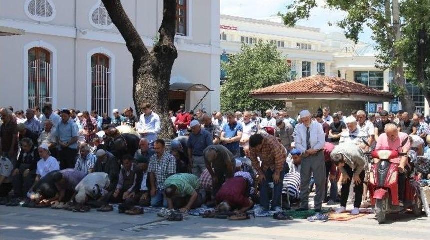 Ramazan&rsquo;ın İlk Cumasında Camiler Doldu Taştı
