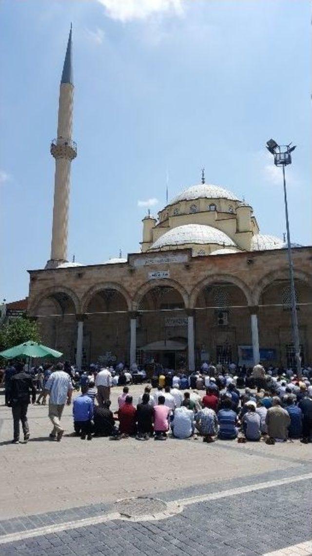 Ramazan Ayı’nın İlk Cumasında Camiler Doldu Taştı