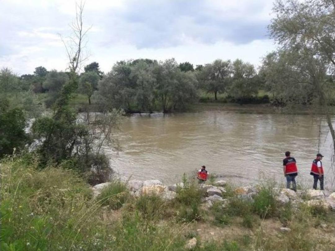 Nehre D&uuml;şen 14 Yaşındaki &Ccedil;ocuk 3 G&uuml;nd&uuml;r Bulunamadı