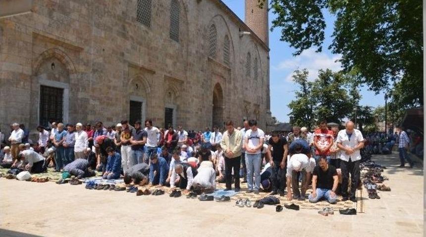 Ramazan Ayının İlk Cumasında Ulucami Doldu Taştı